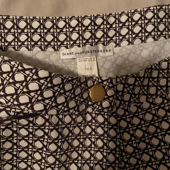 DVF Diane Von Furstenberg Brown White Silk Designer - Picture 3 of 4